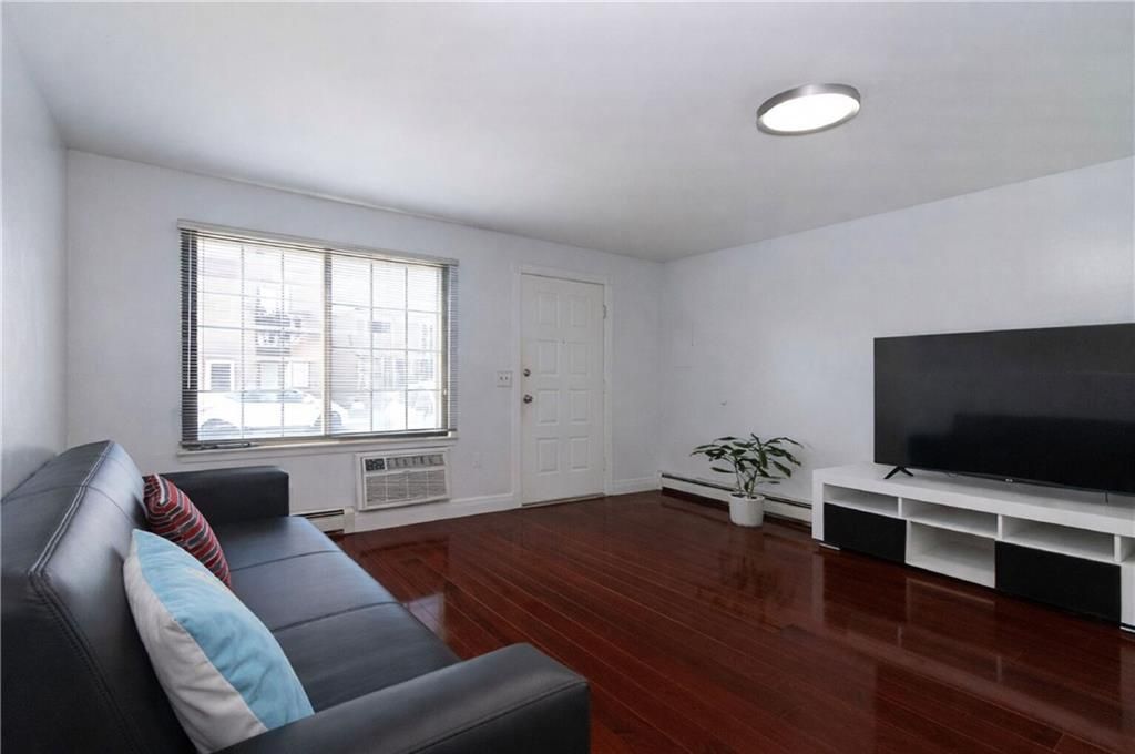 Photo of 31 Gardenia Lane #25, Staten Island, NY 10314 (MLS # 500448)