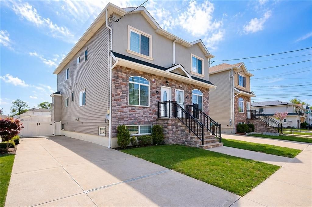 Photo of 168 Hopkins Avenue, Staten Island, NY 10306 (MLS # 500820)