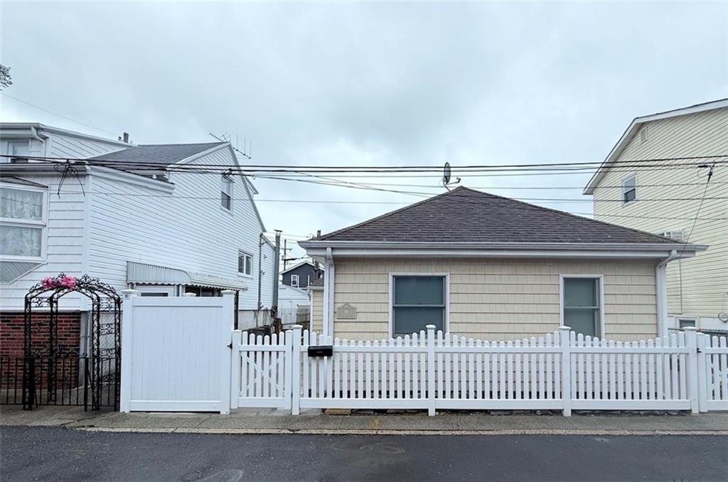16 Landis Court, Brooklyn, New York image 1