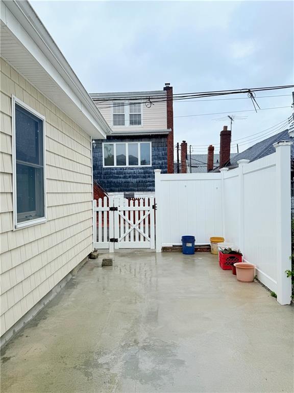 16 Landis Court, Brooklyn, New York image 4