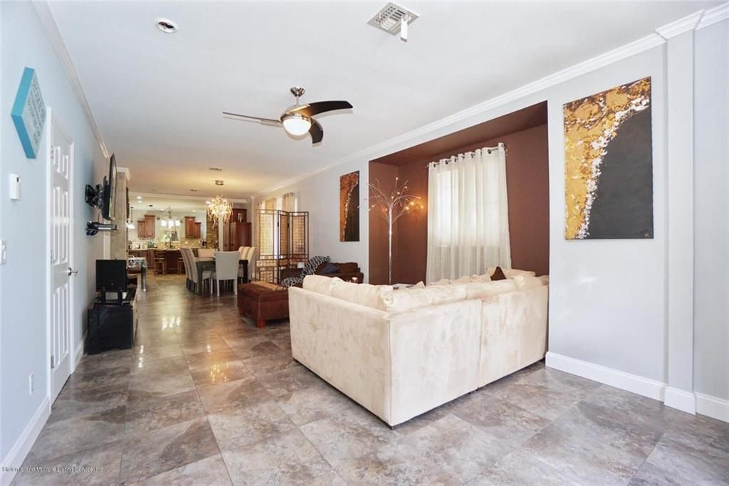 Photo of 386 Page Avenue, Staten Island, NY 10307 (MLS # 498460)
