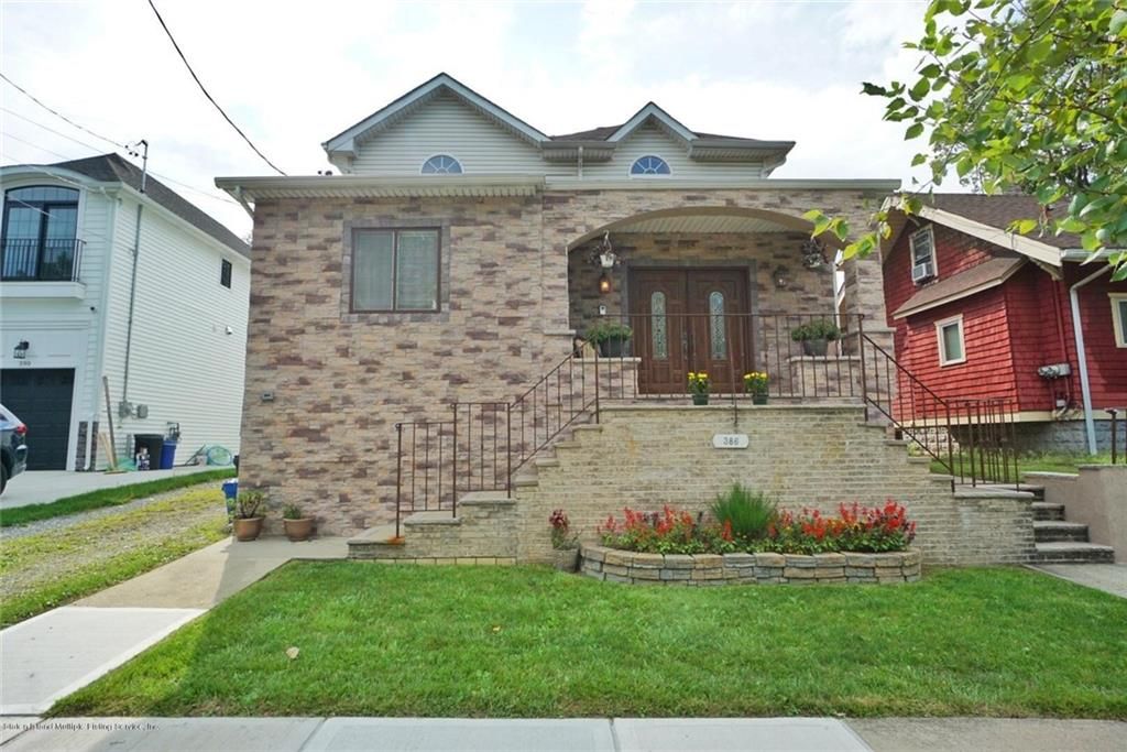 Photo of 386 Page Avenue, Staten Island, NY 10307 (MLS # 498460)