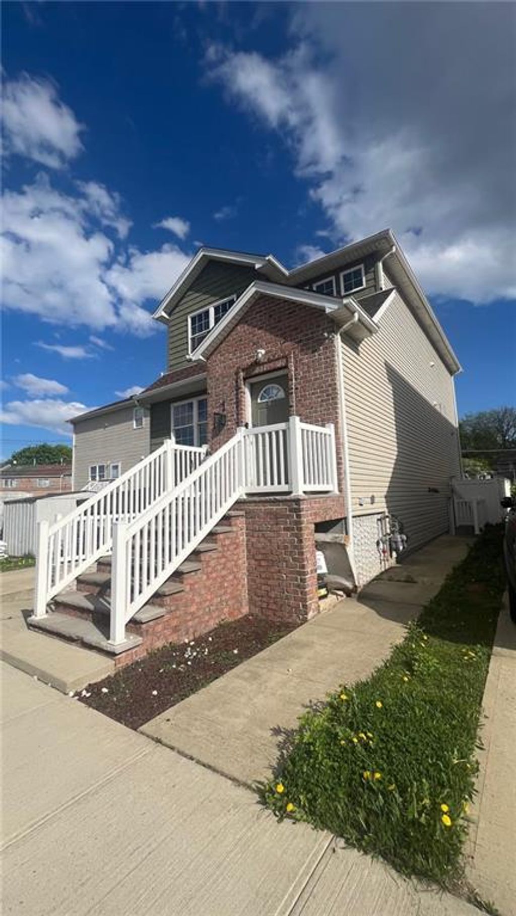 Photo of 18 Edgeview Lane, Staten Island, NY 10302 (MLS # 500907)