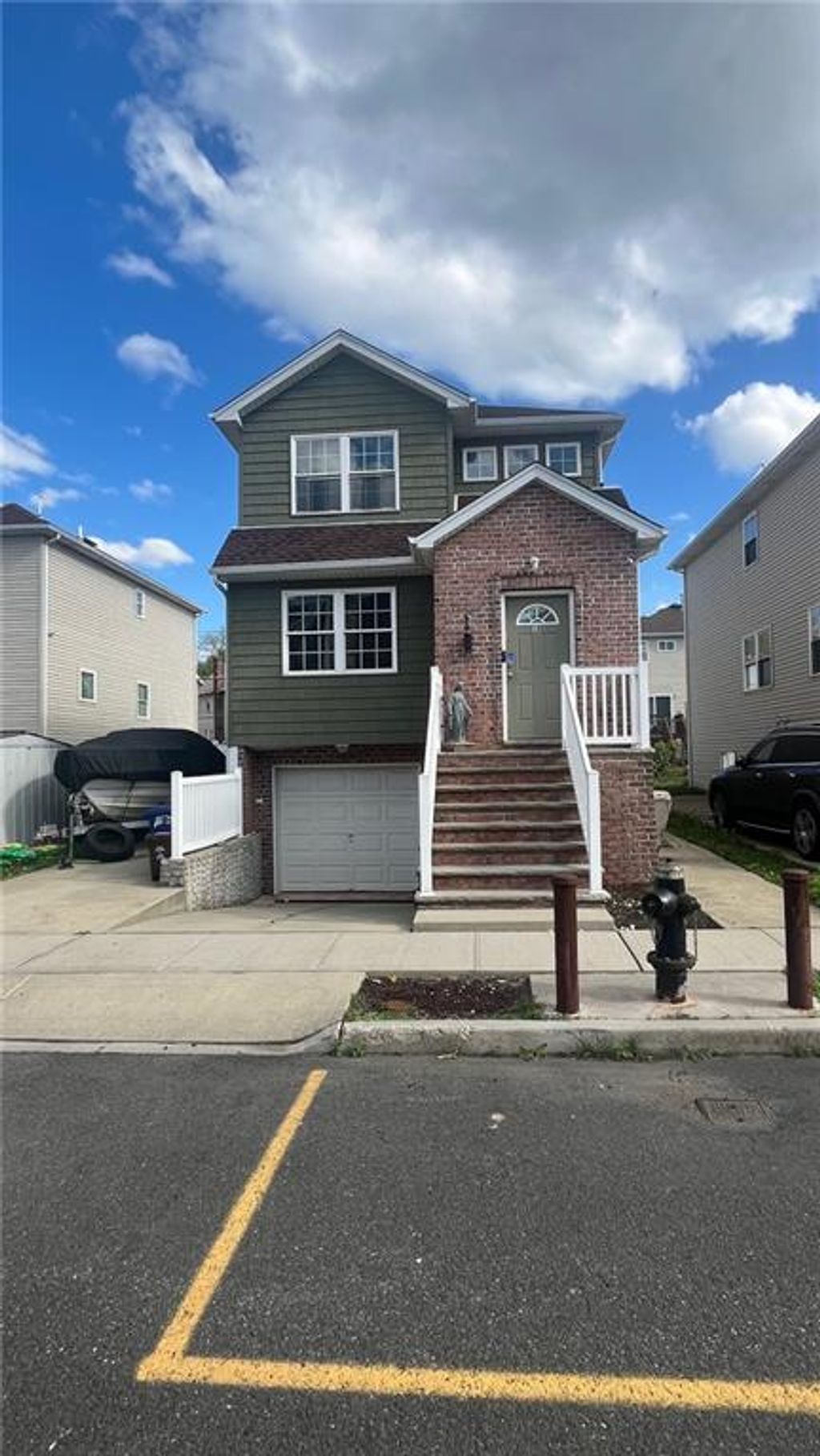 Photo of 18 Edgeview Lane, Staten Island, NY 10302 (MLS # 500907)