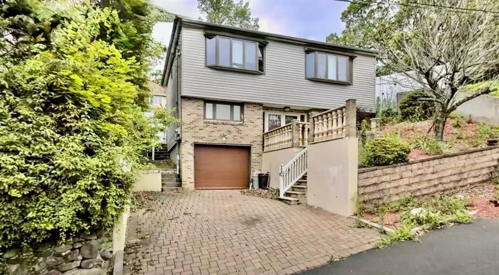 Photo of 100 Duncan Street, Staten Island, NY 10304 (MLS # 499201)