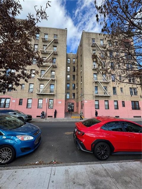 Apartment For Sale - 313 Brightwater Court #2H<br/> Brooklyn, NY 11235