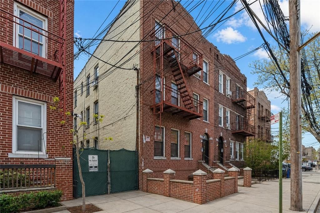 Photo of 636 East 96th Street, Brooklyn, NY 11236 (MLS # 500837)