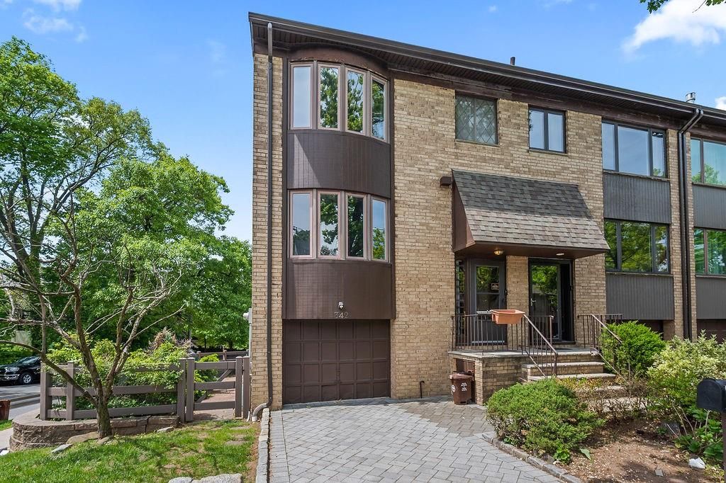 Photo of 342 Hillbrook Drive, Staten Island, NY 10305 (MLS # 501474)