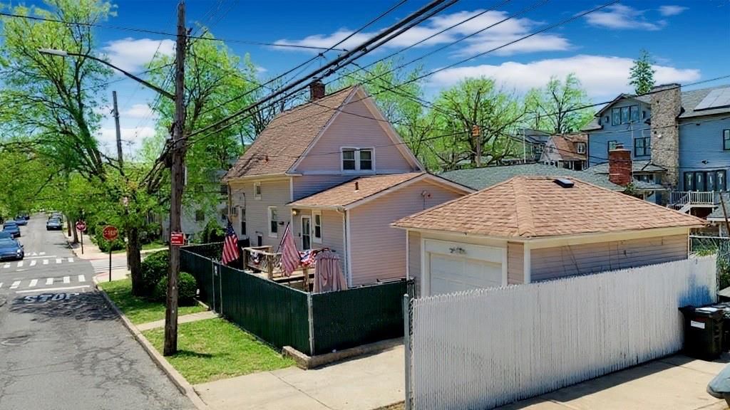 Photo of 202 Watchogue Road, Staten Island, NY 10314 (MLS # 498350)