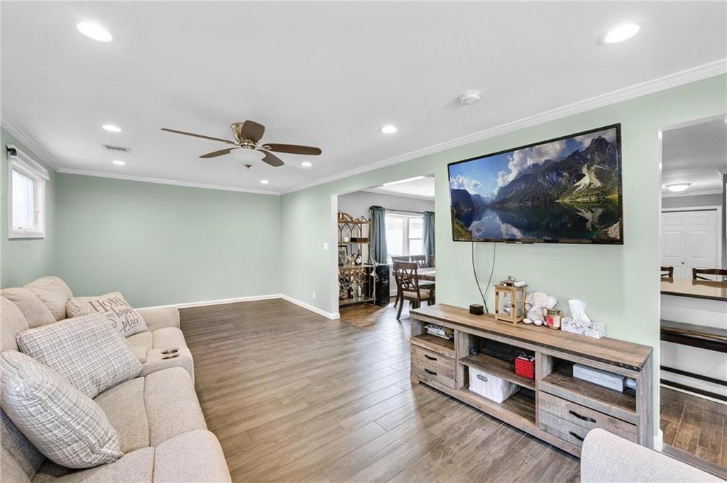 19 Sprucewood Drive, Levittown, New York image 7