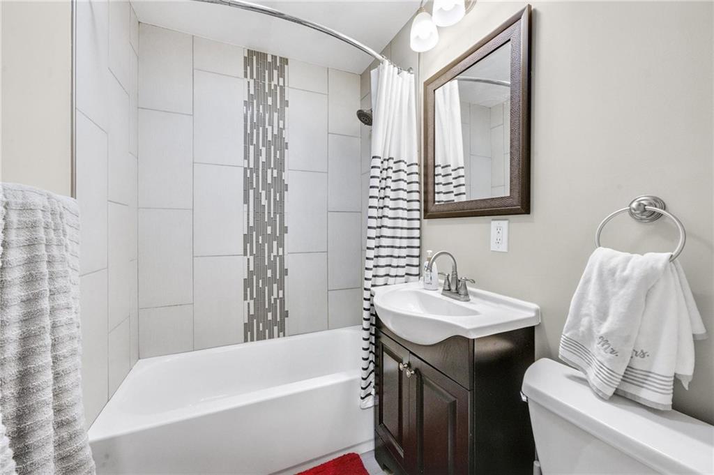 19 Sprucewood Drive, Levittown, New York image 18