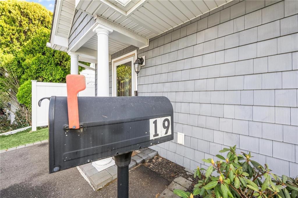 19 Sprucewood Drive, Levittown, New York image 4