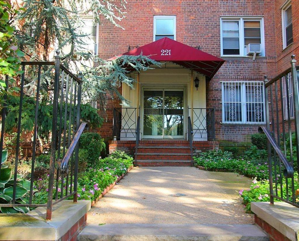 Photo of 221 mcdonald ave Avenue #2 J, Brooklyn, NY 11218 (MLS # 496978)