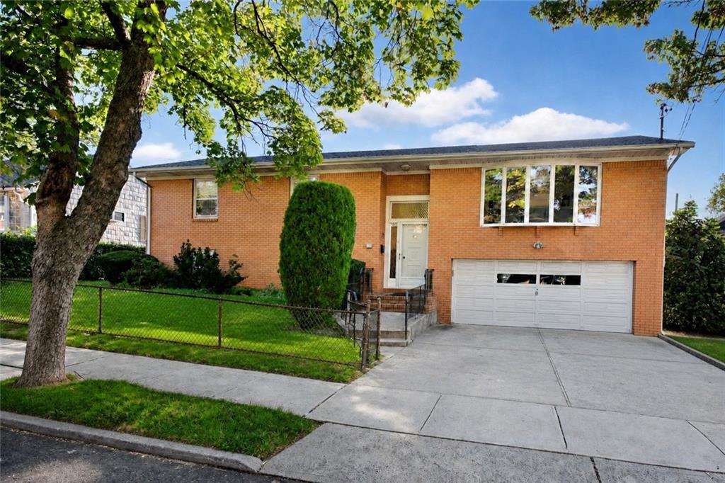 Photo of 50 Jerome Road, Staten Island, NY 10305 (MLS # 505519)