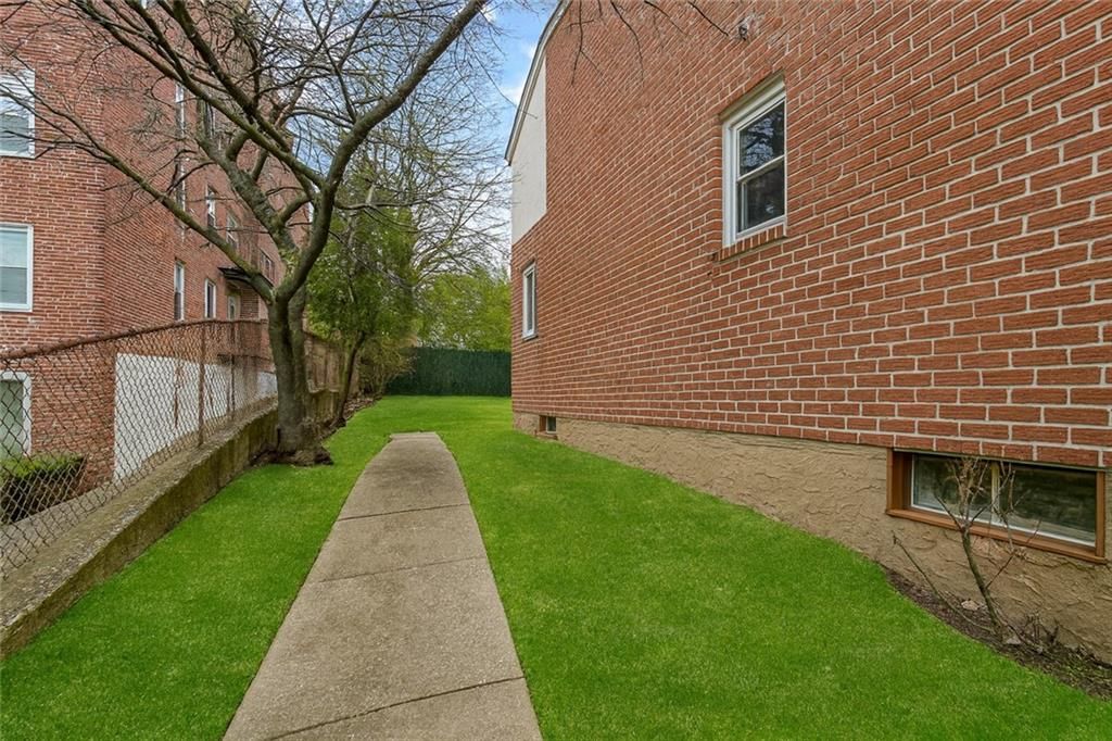 Photo of 622 Hylan Boulevard, Staten Island, NY 10305 (MLS # 498390)