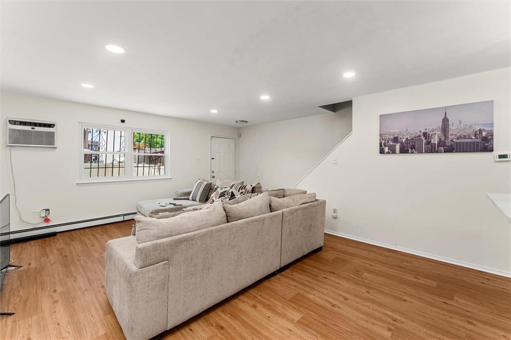534 Warwick Street - Photo 3