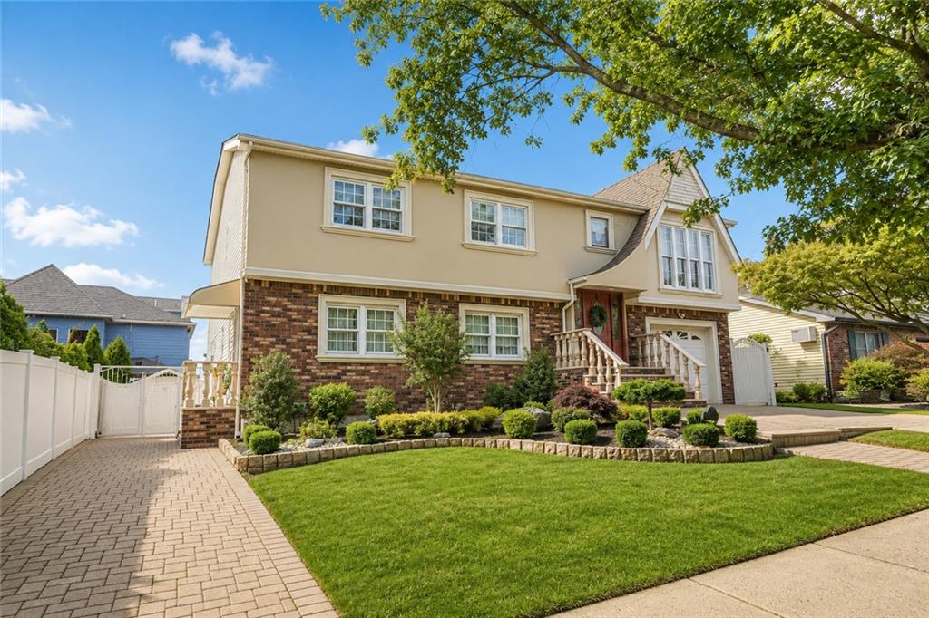 Photo of 43 Valdemar Avenue, Staten Island, NY 10309 (MLS # 502232)