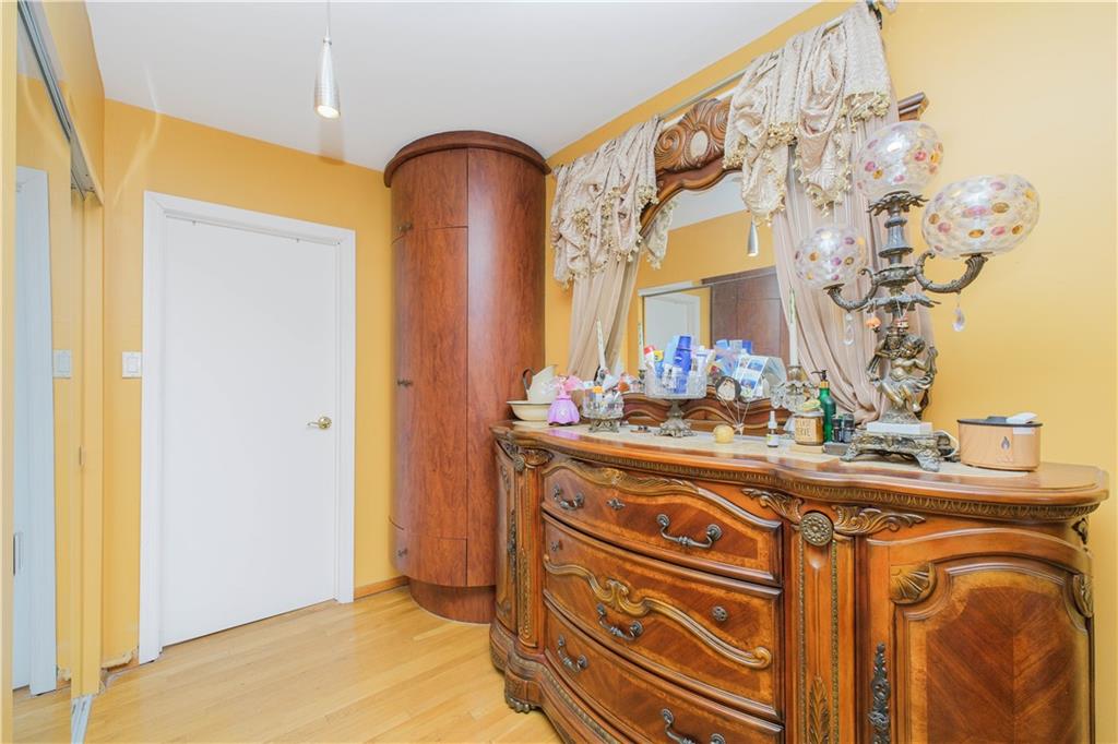 11 Merit Court, Brooklyn, New York image 28