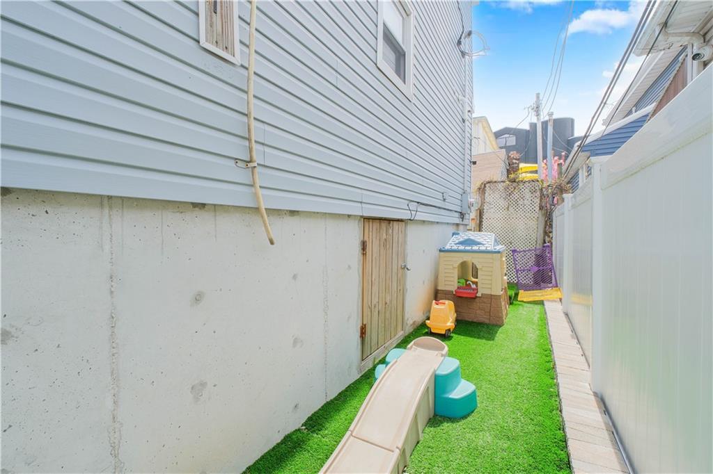 11 Merit Court, Brooklyn, New York image 40