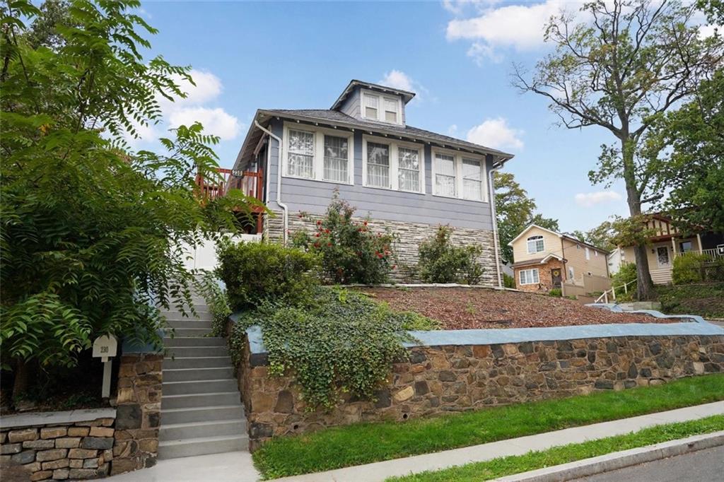 Photo of 230 Lindenwood Road, Staten Island, NY 10308 (MLS # 505071)