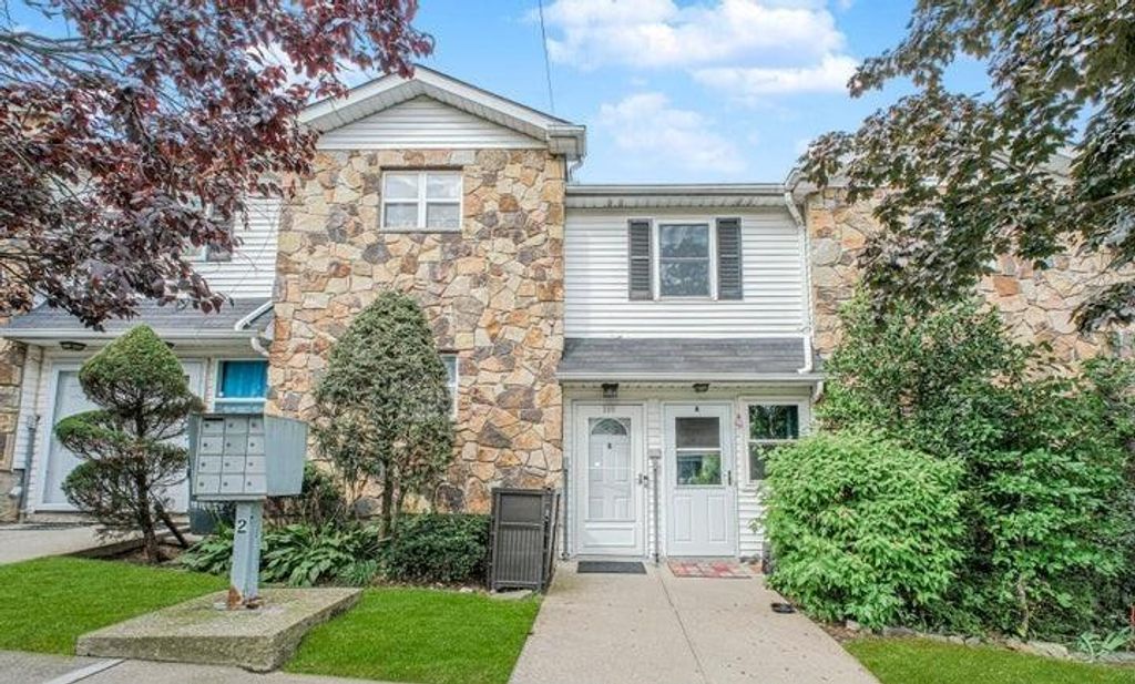 Photo of 566 Buchanan Avenue #B, Staten Island, NY 10314 (MLS # 496216)