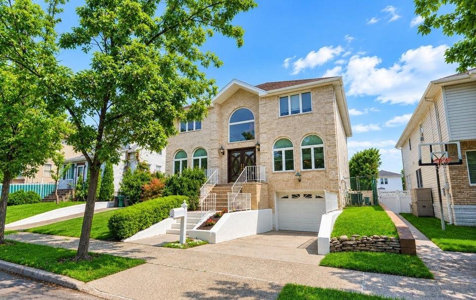 Photo of 571 Rockaway Street, Staten Island, NY 10307 (MLS # 504108)