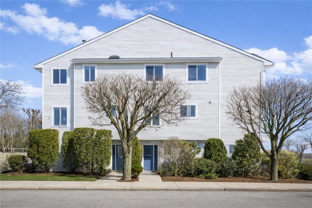 Photo of 645 Johnston Terrace, Staten Island, NY 10309 (MLS # 499572)