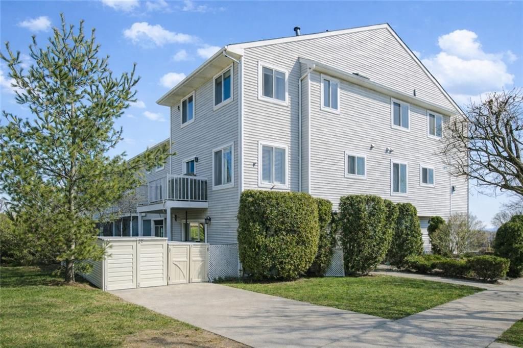 Photo of 645 Johnston Terrace, Staten Island, NY 10309 (MLS # 499572)