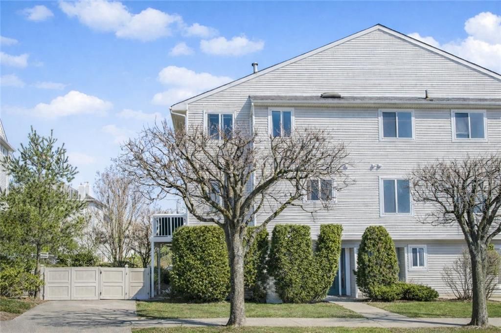 Photo of 645 Johnston Terrace, Staten Island, NY 10309 (MLS # 499572)