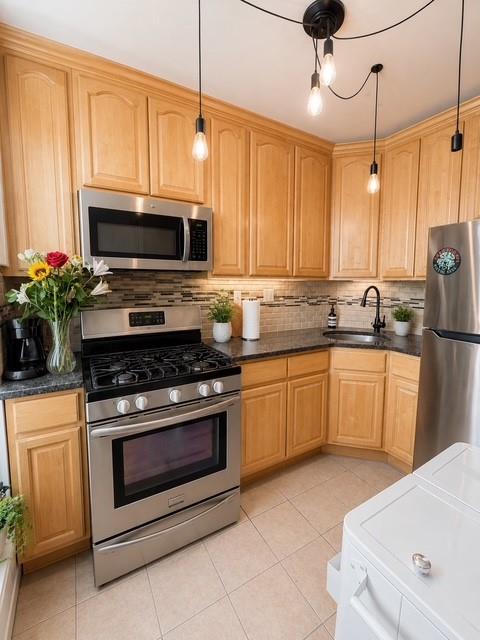 Photo of 219 Cornelia Street, Brooklyn, NY 11221 (MLS # 502191)