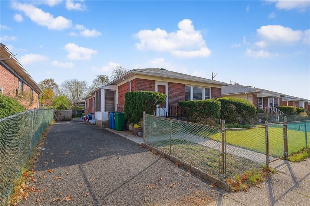 Photo of 99 Park Hill Circle, Staten Island, NY 10304 (MLS # 498096)