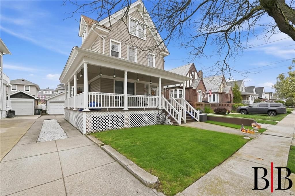 Photo of 533 Beach 130th Street, Belle Harbor, NY 11694 (MLS # 501268)