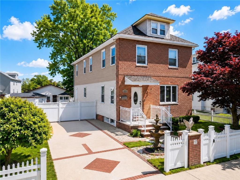 Photo of 218 3rd Street, Staten Island, NY 10306 (MLS # 501470)