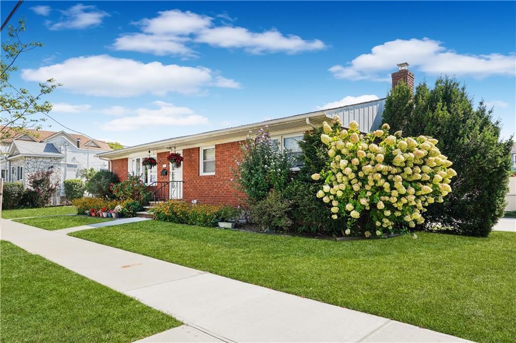 Photo of 44 Finley Avenue, Staten Island, NY 10306 (MLS # 498285)