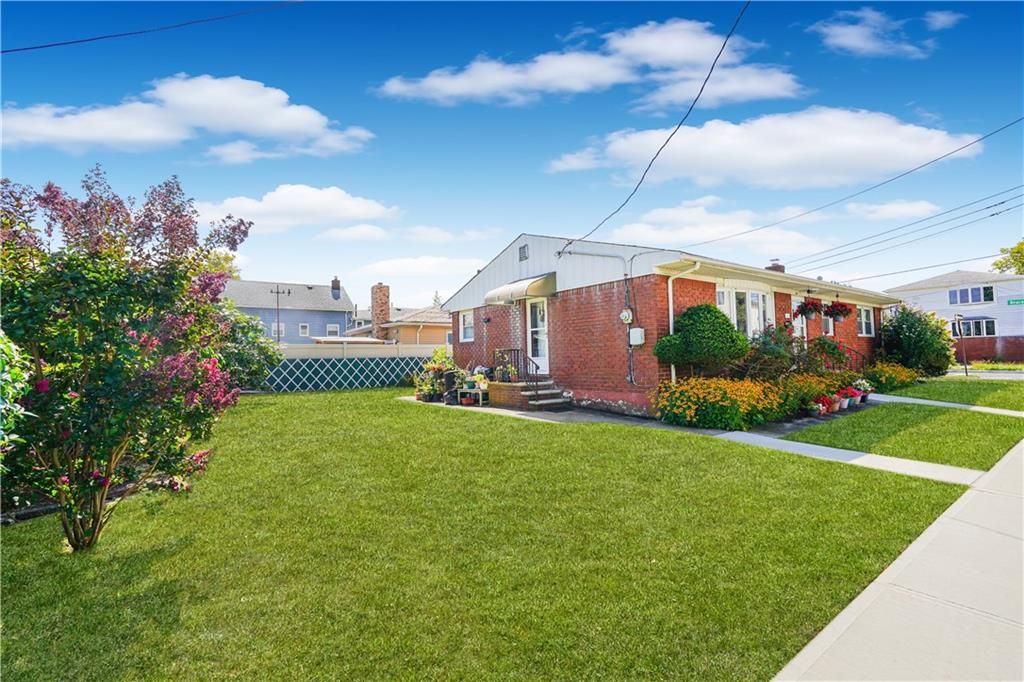 Photo of 44 Finley Avenue, Staten Island, NY 10306 (MLS # 498285)