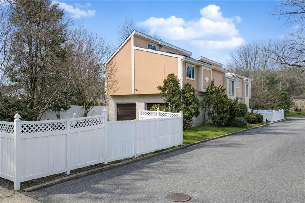 Photo of 201 Arbutus Avenue, Staten Island, NY 10312 (MLS # 499880)