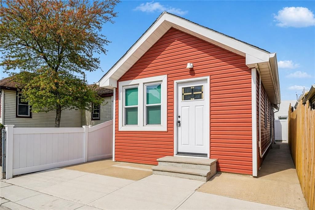 Photo of 35 Milbank Road, Staten Island, NY 10306 (MLS # 500519)