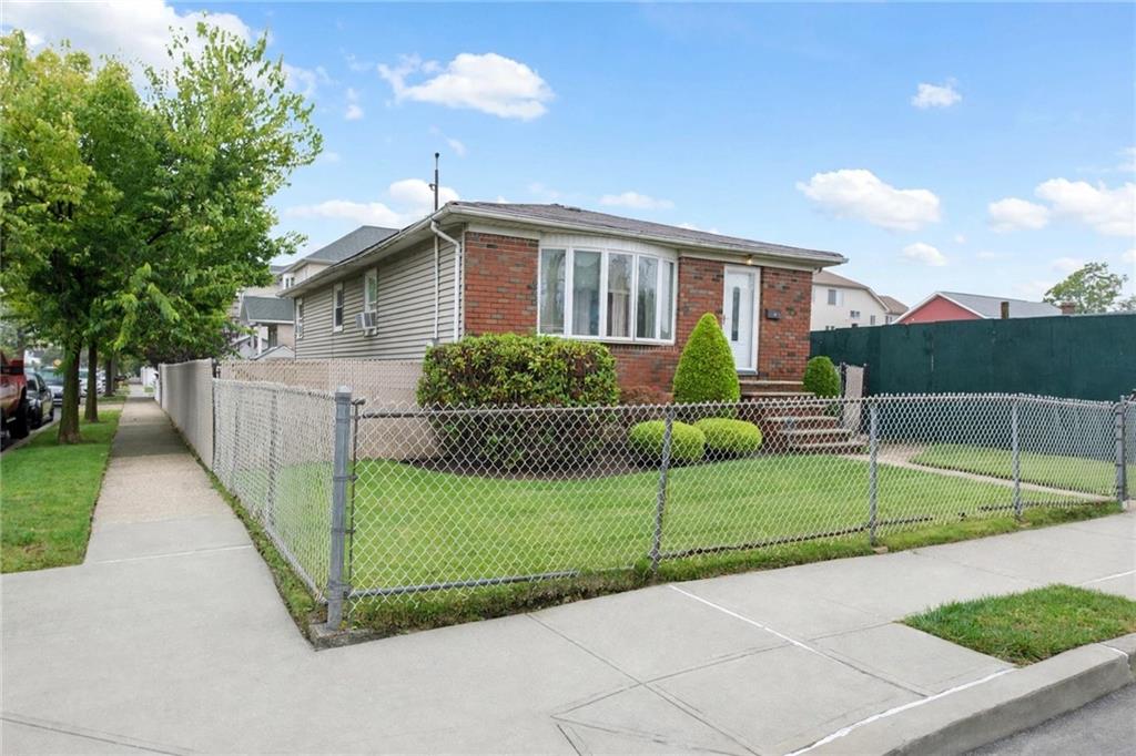 Photo of 604 Lincoln Avenue, Staten Island, NY 10306 (MLS # 504935)