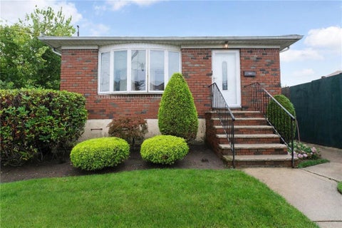 Homes For Sale - 604 Lincoln Avenue<br/> Staten  Island, NY 10306