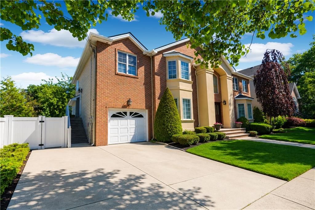 Photo of 287 Vail Avenue, Staten Island, NY 10309 (MLS # 501807)