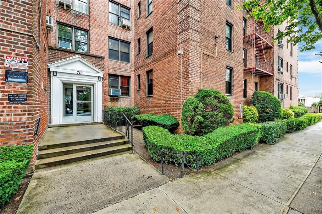 Photo of 711 Montauk Court #1J, Brooklyn, NY 11235 (MLS # 494248)