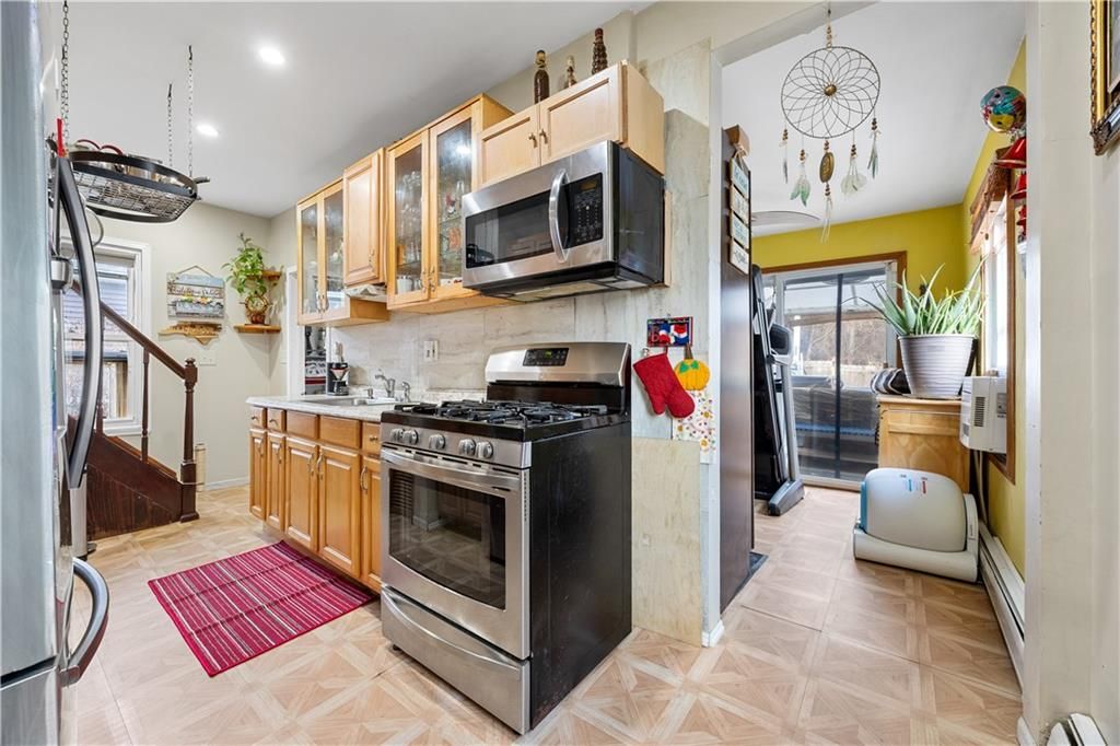 Photo of 171 Burke Avenue, Staten Island, NY 10314 (MLS # 497823)