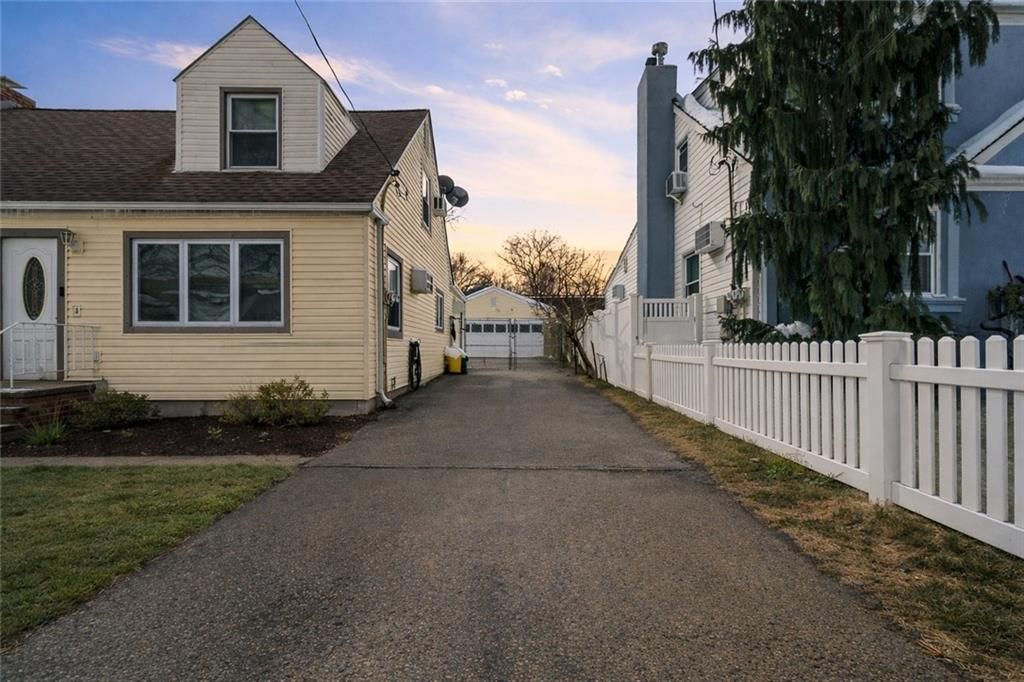 Photo of 96 Sterling Avenue, Staten Island, NY 10306 (MLS # 499169)