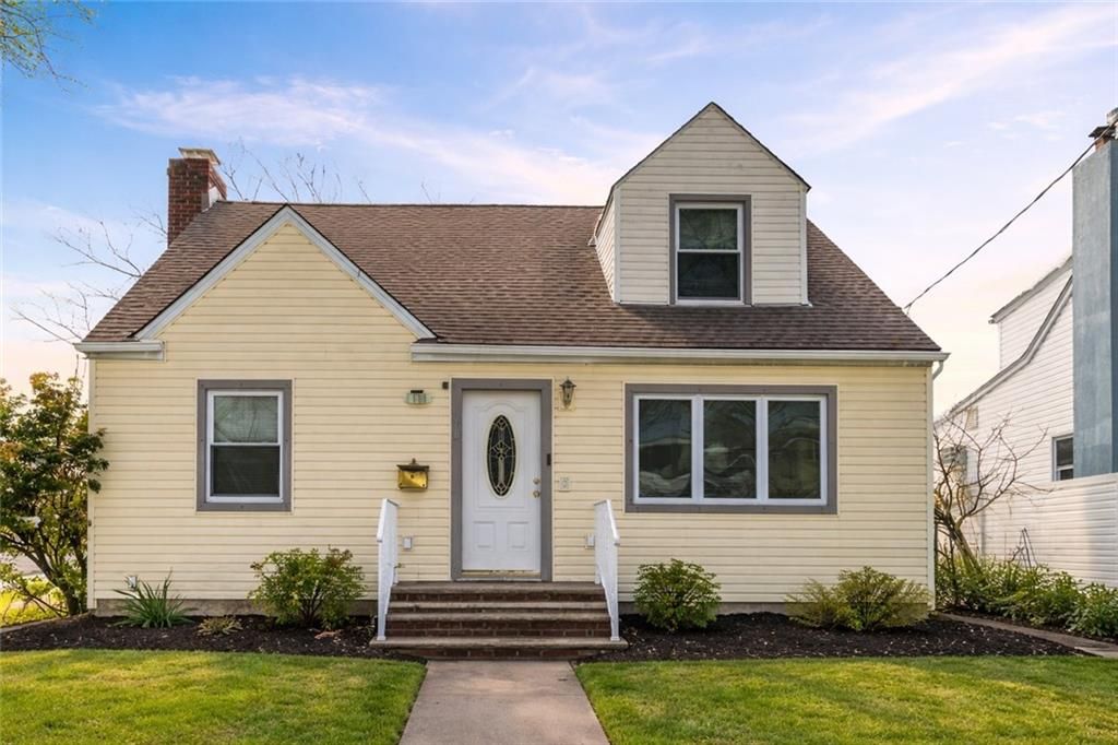 Photo of 96 Sterling Avenue, Staten Island, NY 10306 (MLS # 499169)