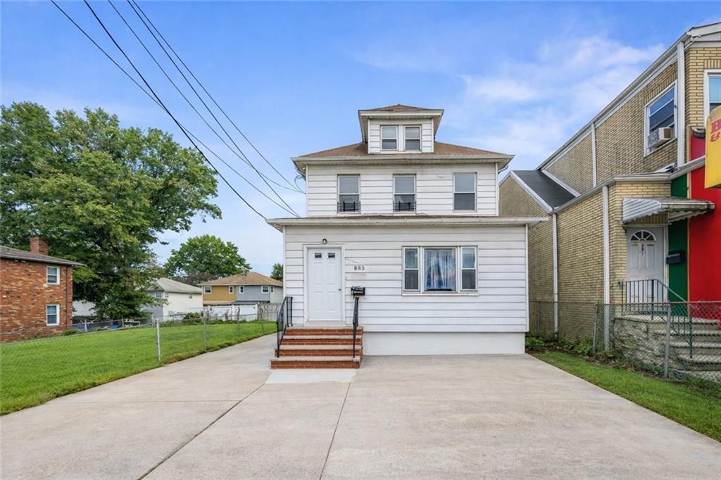 Photo of 883 Manor Road, Staten Island, NY 10314 (MLS # 498587)