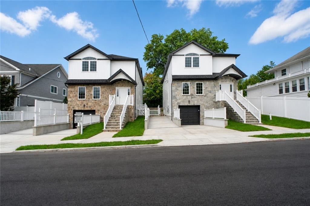 Photo of 685 Oakland Avenue, Staten Island, NY 10310 (MLS # 504856)