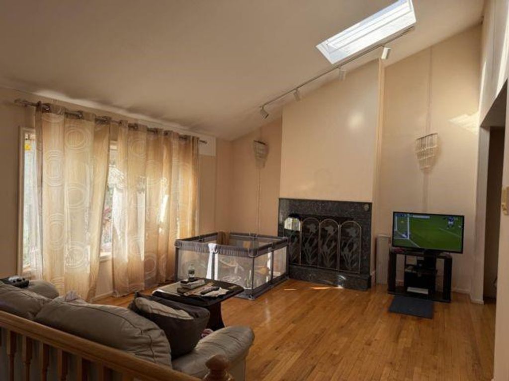 Photo of 19 Woodlawn Avenue, Staten Island, NY 10305 (MLS # 497714)