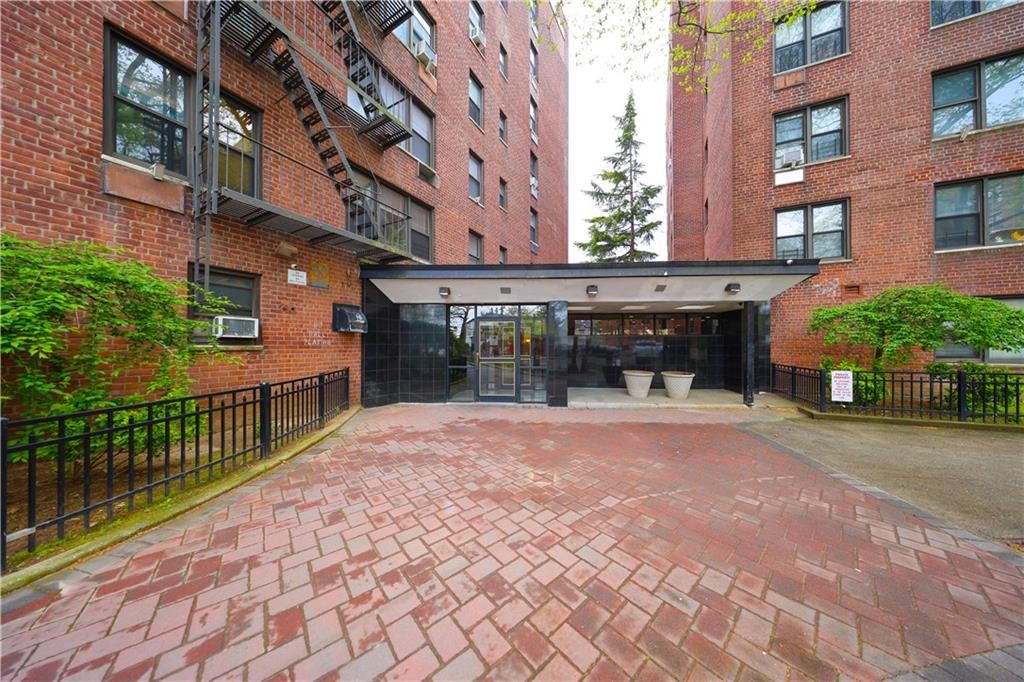 Photo of 145 Lincoln Avenue #4F, Staten Island, NY 10306 (MLS # 500832)