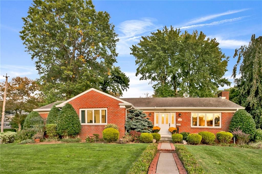 Photo of 125 Bertha Place, Staten Island, NY 10301 (MLS # 496789)