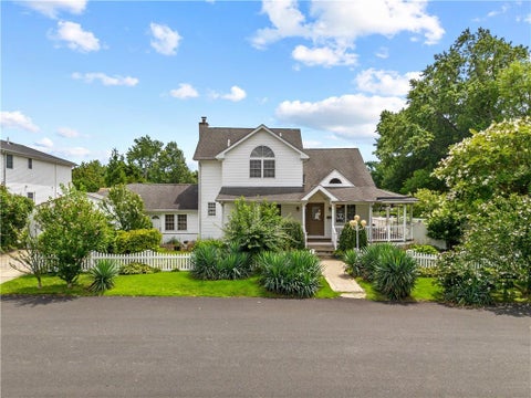 Homes For Sale - 401 Isabella Avenue<br/> Staten  Island, NY 10306